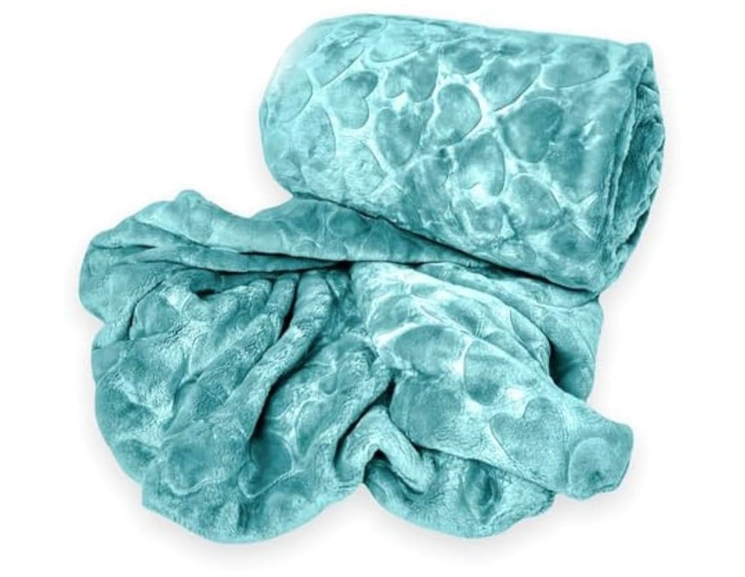 Heart-Pattern Plush Fleece Throw Blanket - Image 3